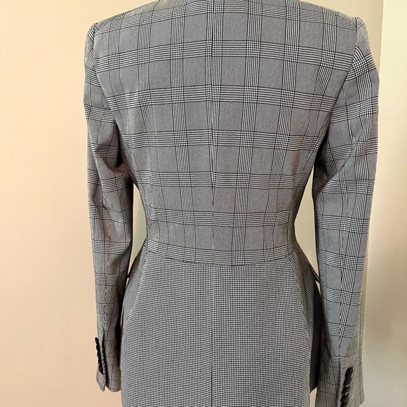 Blazer - Picture 4 of 8